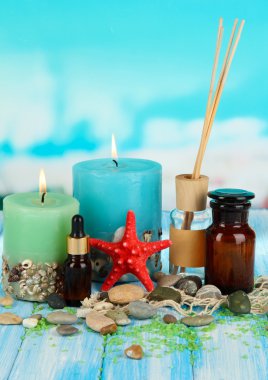 Sea spa kompozisyon mavi doğal zemin üzerine ahşap tablo