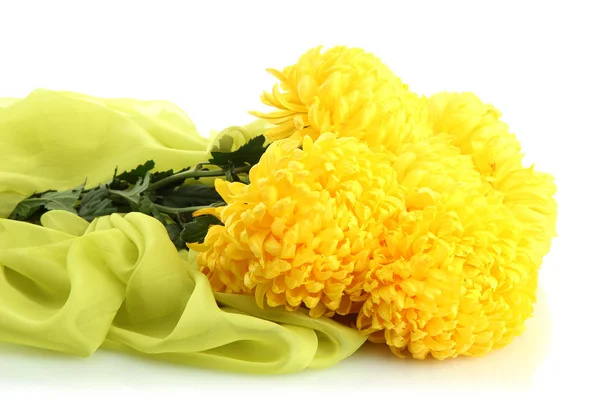 Ramo de flores de crisantemos de color amarillo brillante en tela, aislado en blanco — Foto de Stock