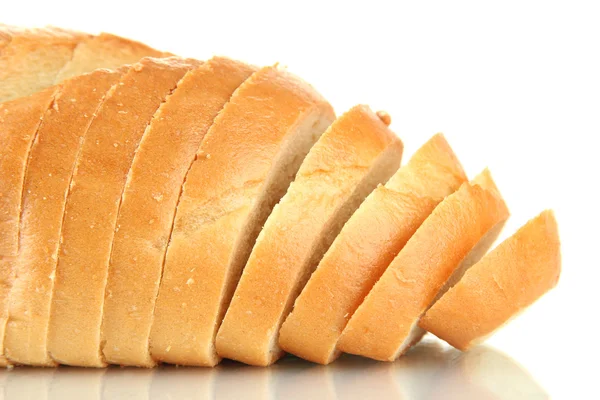 Saboroso pão fatiado, isolado em branco — Fotografia de Stock