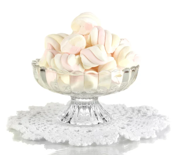 Marshmallow suave em vaso de vidro isolado em branco — Fotografia de Stock