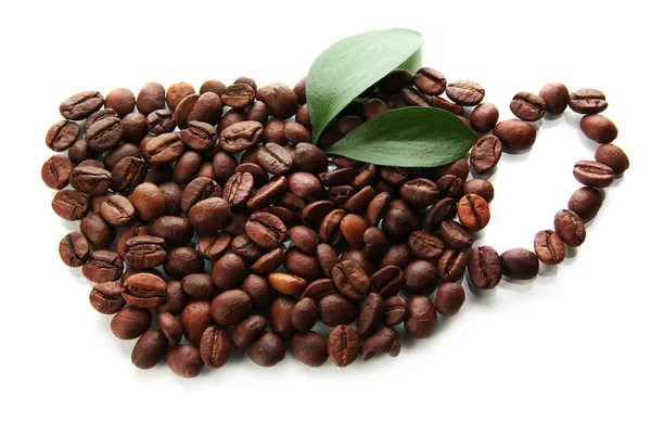 Granos de café con hojas aisladas sobre blanco —  Fotos de Stock