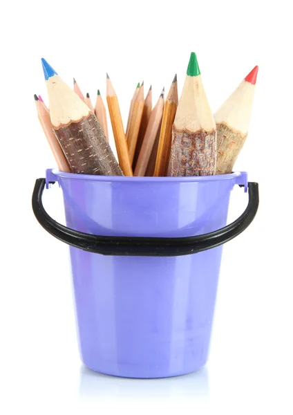 Lápices de colores en cubo aislado en blanco — Foto de Stock