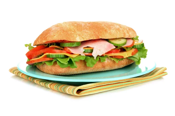Sandwich fresco y sabroso con jamón y verduras aisladas en blanco — Foto de Stock