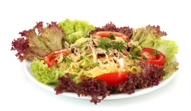 Deniz ürünleri üzerine beyaz izole lezzetli İtalyan makarna