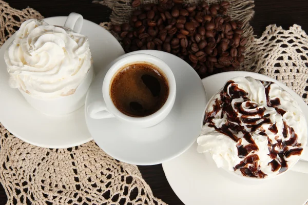 Sortiment an verschiedenen heißen Kaffeegetränken hautnah — Stockfoto