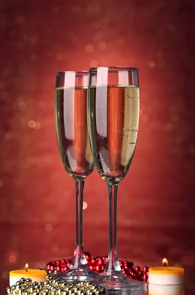 Two glasses of champagne on bright background with lights — Stock Photo, Image