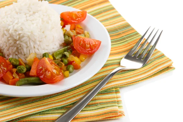 Délicieux risotto aux légumes isolés sur blanc — Photo