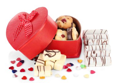 tatlı kurabiye hediye kutusunda whit üzerinde izole