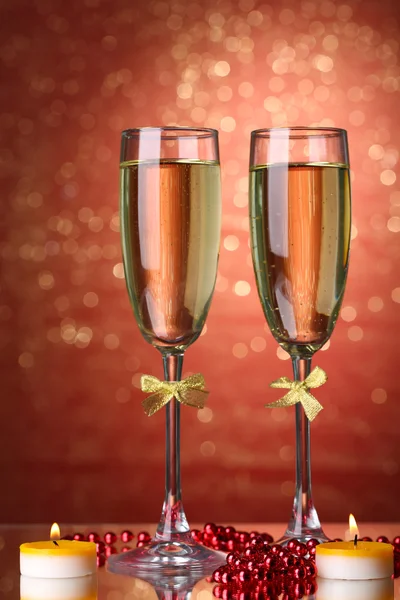 Two glasses of champagne on bright background with lights — Stock Photo, Image