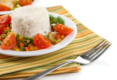 sebzeler üzerinde beyaz izole lezzetli risotto