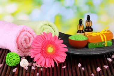 yeşil zemin üzerine Spa ayarı