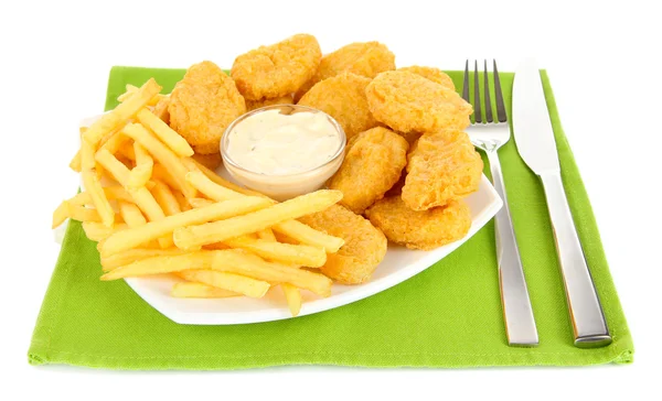 Nuggets z kurczaka smażone z frytkami i sosem na białym tle — Zdjęcie stockowe