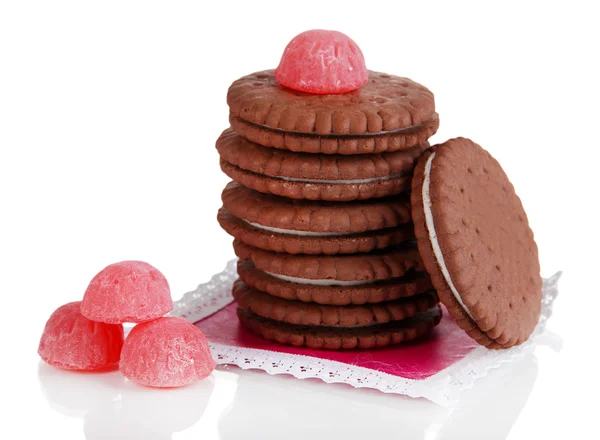 Biscotti al cioccolato con strato cremoso isolato su bianco — Foto Stock