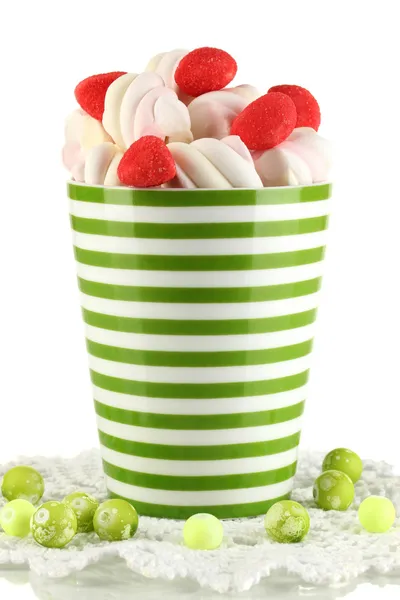 Mild marshmallow i cup isolerad på vit — Stockfoto
