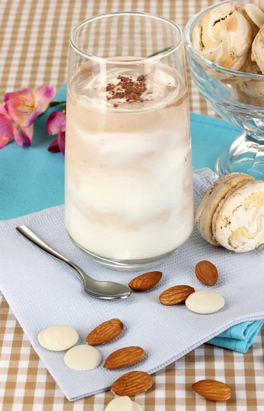 Glass of chocolate-cream cocktail on beige tablecloth close-up — Stock Photo, Image
