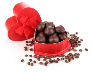 hediye kutusunda, üzerinde beyaz izole çikolata şekerleme