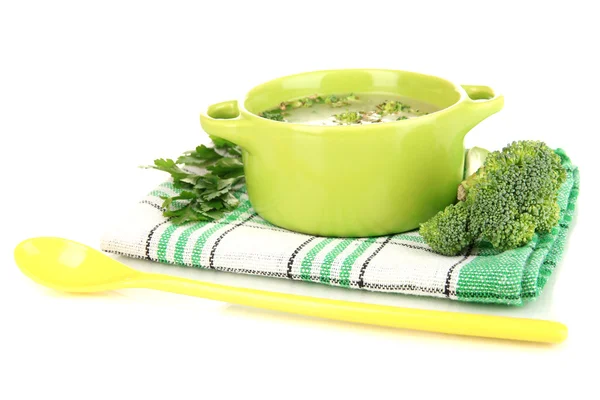 Diätsuppe mit Gemüse in Pfanne isoliert auf weiß — Stockfoto