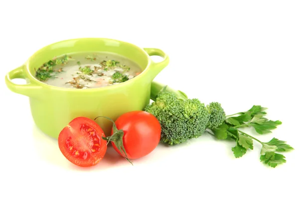 Soupe diététique aux légumes dans une casserole isolée sur blanc — Photo