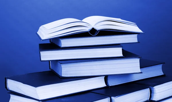 Pile of books on green background close-up — Stock Photo, Image