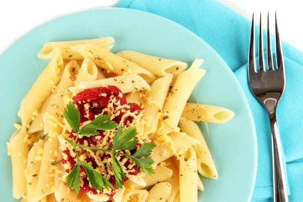 リガトーニ トマト ソースのパスタ料理をクローズ アップ — ストック写真