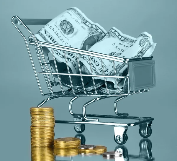 Money in cart in green light — Stock Photo, Image