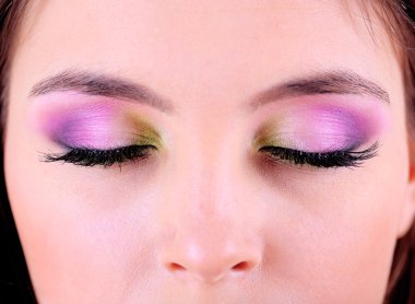 güzel kadın gözleri parlak kalıcı makyaj ile