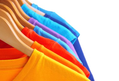 t-shirt bir sürü üzerinde beyaz izole askıları