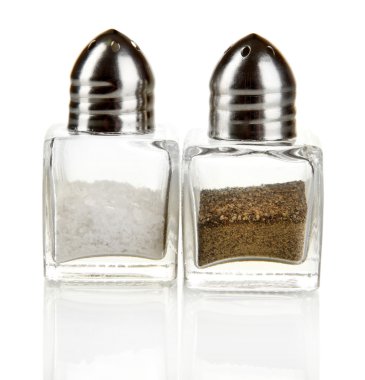 tuz ve biber üzerine beyaz izole konteyner