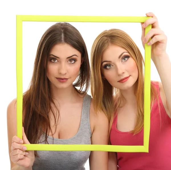 Duas amigas sorrindo isoladas no branco — Fotografia de Stock