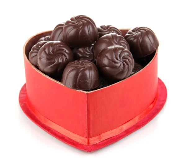 Bonbons au chocolat en coffret cadeau, isolés sur blanc — Photo