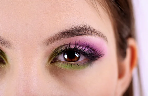 Piękne kobiece oko z jasny makijaż — Zdjęcie stockowe