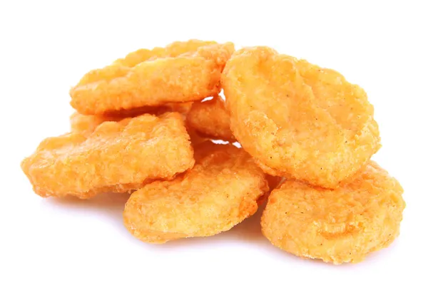 Nuggets de frango frito isolado em branco — Fotografia de Stock