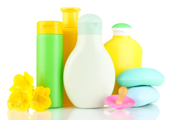 Cosmetici per bambini e sapone, isolati su bianco — Foto Stock