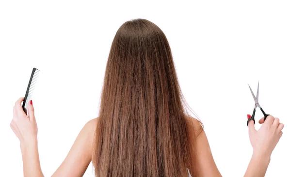 Mooie vrouw met lang haar en kapsalon hulpmiddelen, geïsoleerd op wit — Stockfoto