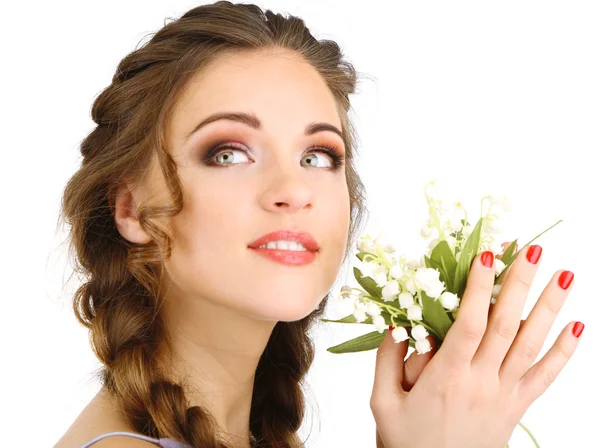 Mujer joven con hermoso peinado y flores, aislado en blanco — Foto de Stock