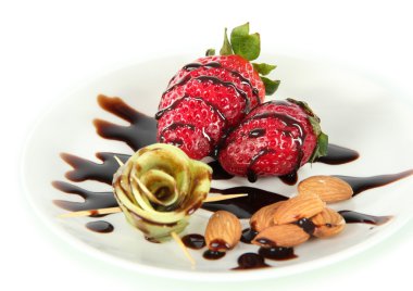 çikolata üzerinde beyaz izole meyve