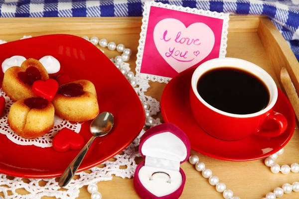 Snídaně v posteli na den svatého Valentýna detail — Stock fotografie