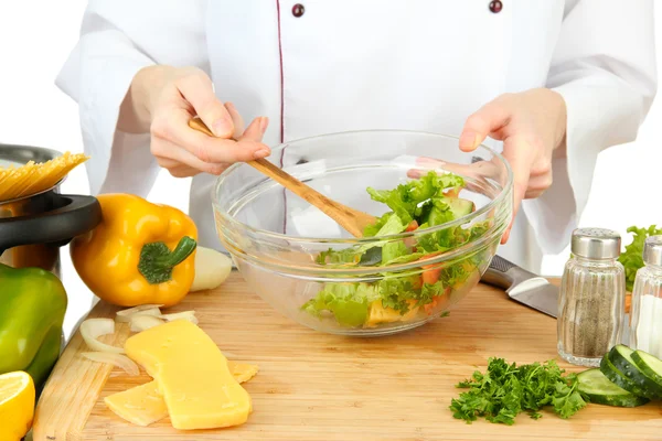 Vrouwelijke handen voorbereiding salade, geïsoleerd op wit — Stockfoto