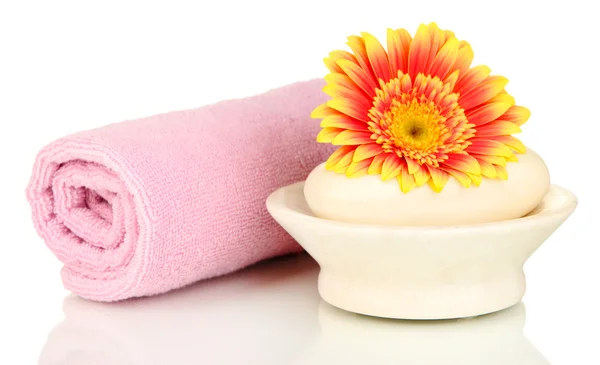 Rolled pink towel, soap bar and beautiful flower isolated on white — Stock Photo, Image