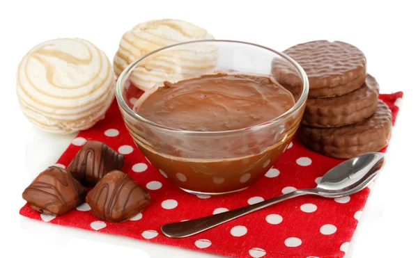 Cuenco de chocolate y dulces aislados en blanco —  Fotos de Stock