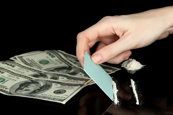 Female making cocaine lines, close up — Stock Photo, Image