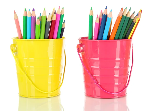 Crayons colorés en deux seaux isolés sur blanc — Photo