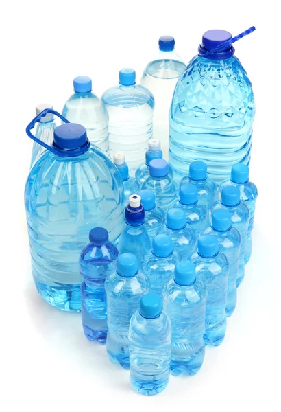 Diferentes botellas de agua aisladas en blanco — Foto de Stock