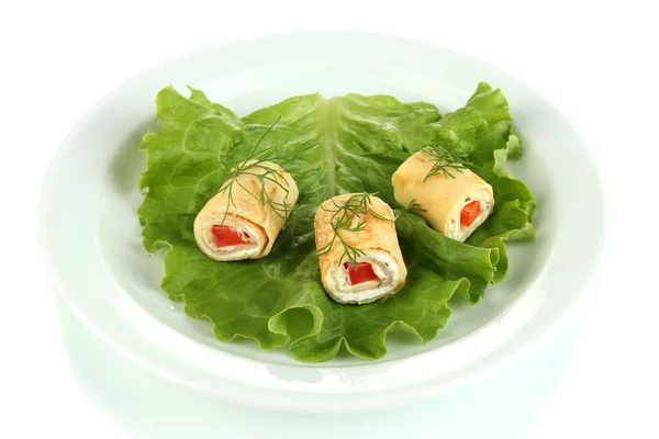 Egg rolls with cheese cream and paprika, on green salad leaves, isolated on white — Stock Photo, Image
