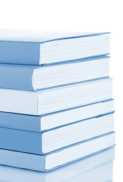 青い光で書籍のスタック — ストック写真