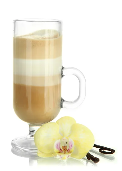 Cam bardak ile üzerine beyaz izole vanilya pods içinde hoş kokulu kahve latte — Stok fotoğraf