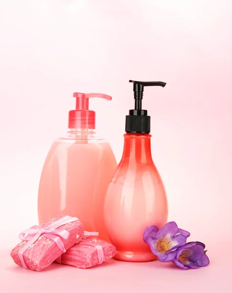 Liquid and hand-made soaps on pink background — Stock Photo, Image