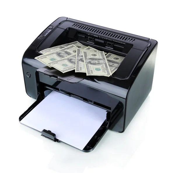 Drukarki drukowanie fałszywych banknotów dolarowych na białym tle — Zdjęcie stockowe