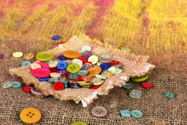 Beautiful buttons and a ball of yarn on a bright background — Stock Photo, Image