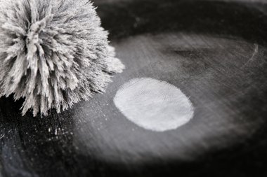 siyah üzerine izole parmak izi alma